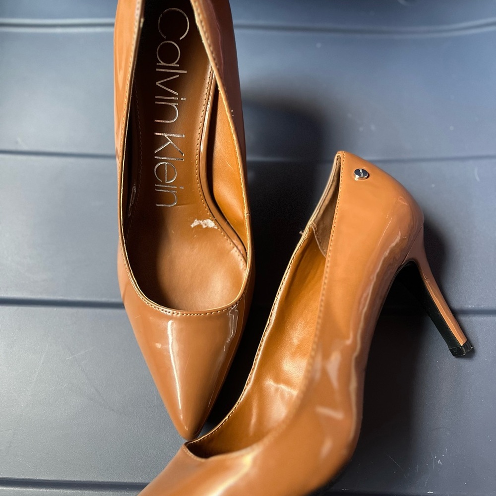 Calvin Klein Shiny Brown Closed Toe Heels Size Women’s Size 9